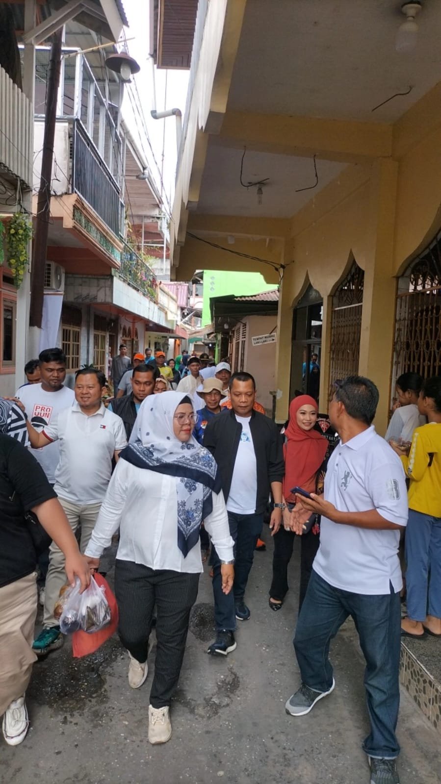 Hadir Di Tengah Pasar, Muflihun Sapa Pedagang Dan Pembeli Dengan Hangat.