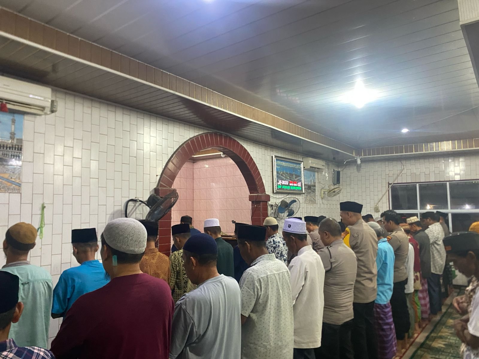 Shalat Tarawih Keliling ( Tarling) Polres Rohil 1446H. /2025. M. Menyapa Jama’ah Masjid Al-Muahiddin Banjar XII