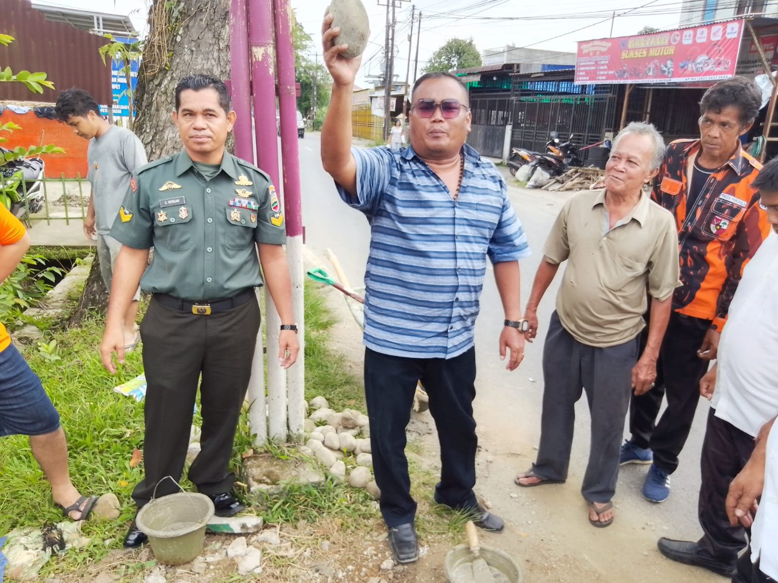 Peletakan Batu Pertama Pembangunan Tugu Selamat Datang Perbatasan Simalingkar B