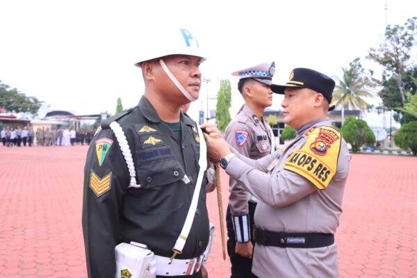 Kapolres Rohil Pimpin Upacara Gelar Apel Pasukan Operasi Ketupat Lancang Kuning Tahun 2025