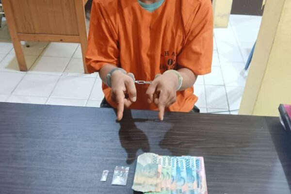Polsek XIII Koto Kampar Tangkap Tersangka Narkoba, 1,43 Gram Sabu Ikut di Amankan
