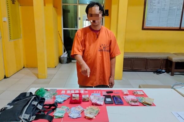 Polsek Tapung Hilir Ringkus Pengedar Sabu di Kijang Makmur, 27,55 Gram Sabu Disita!