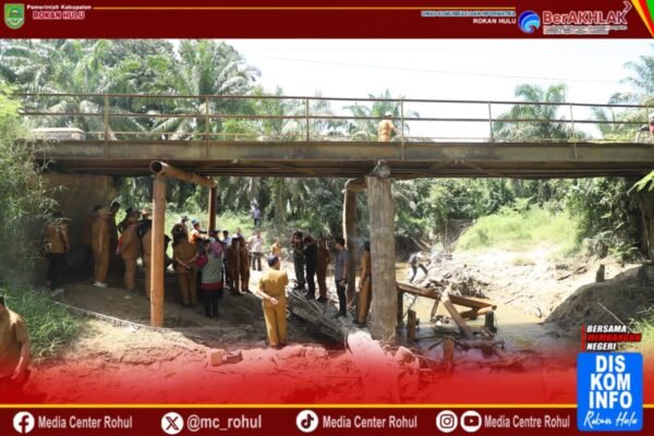 Bupati Rohul Tinjau langsung ke lokasi Kerusakan Jembatan Sungai Klubi, Komitmen Percepatan Perbaikan.